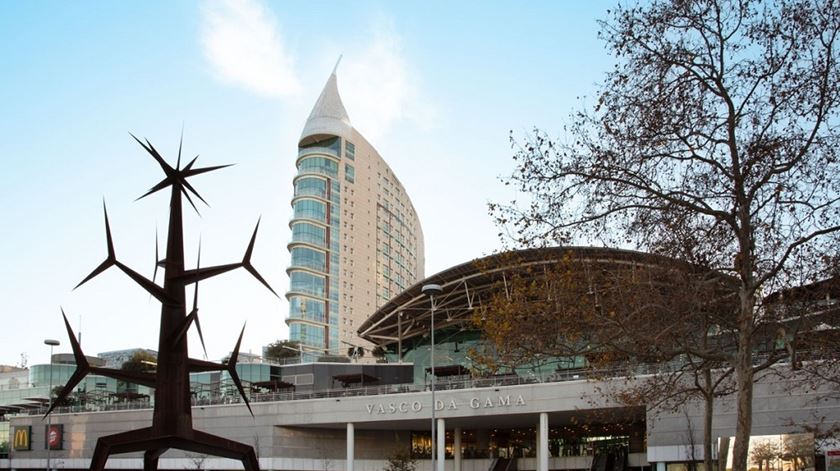 Greve lá fora, compras nos espaços comerciais