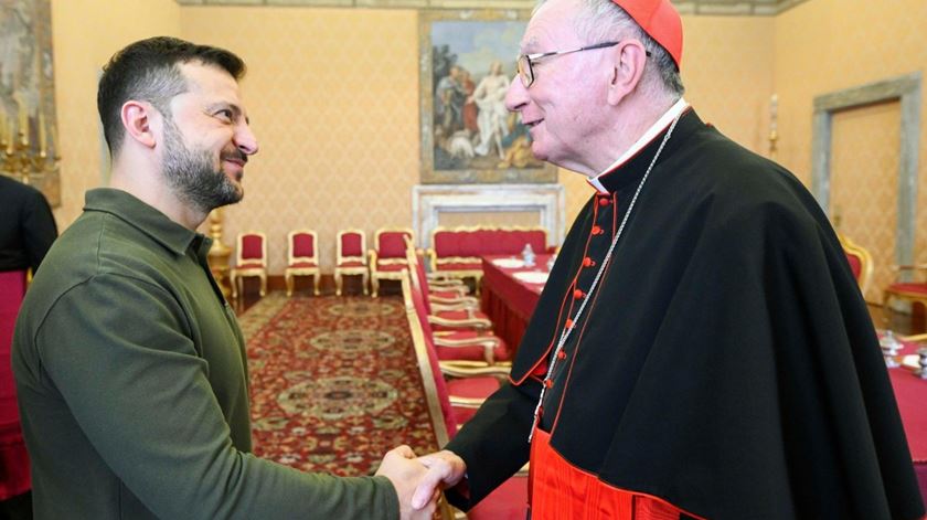 Após a audiência privada com o Papa, Zelensky encontrou-se com o cardeal Pietro Parolin, secretário de Estado do Vaticano. Foto: Vatican Media