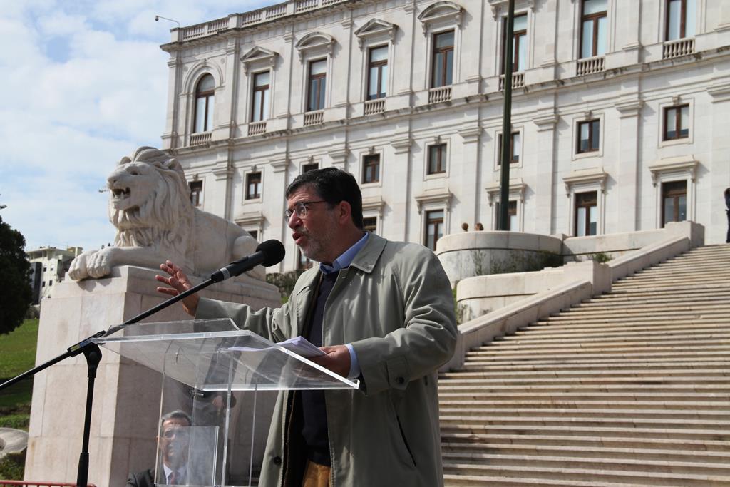 António Pinheiro Torres, vice-presidente da FPV, esteve em frente ao Parlamento em 2020. Foto: Octávio Carmo