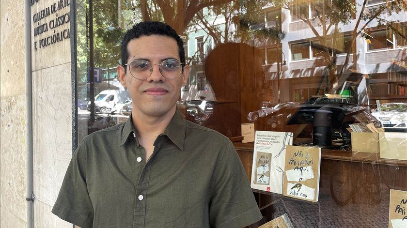 "A palavra escrita sempre foi um refúgio". Entrevista a Victor Vidal, vencedor do  Prémio Leya