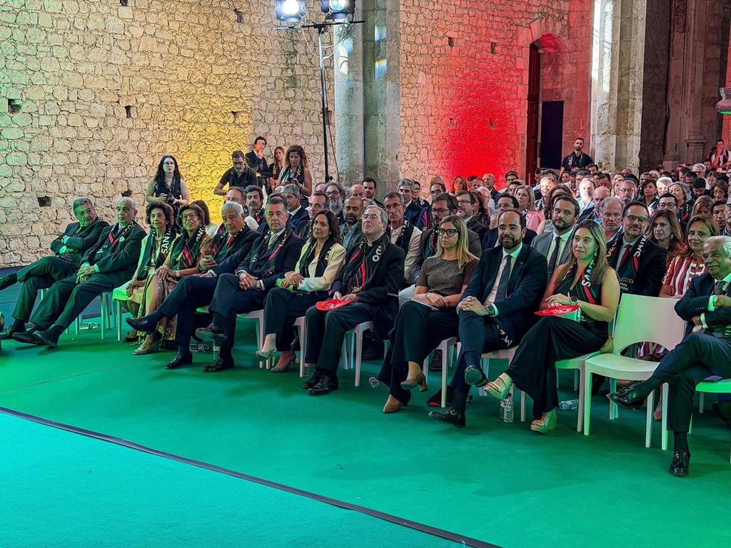 A cerimónia de apresentação do projeto contou com a presença do investidor português José Ferraz (Grupo JFA Engenharia) e do investidor britânico Zul Virani. A ministra da Cultura, Juventude e Desporto Margarida Balseiro Lopes, o padre Aníbal Manuel Vieira e o presidente da CM de Santarém também marcaram presença. Foto: Viva Mundo/ Cerimónia de apresentação do projeto A cerimónia de apresentação do projeto contou com a presença do investidor português José Ferraz (Grupo JFA Engenharia) e do investidor britânico Zul Virani. A ministra da Cultura, Juventude e Desporto Margarida Balseiro Lopes, o padre Aníbal Manuel Vieira e o presidente da CM de Santarém também marcaram presença. Foto: Viva Mundo/ Cerimónia de apresentação do projeto