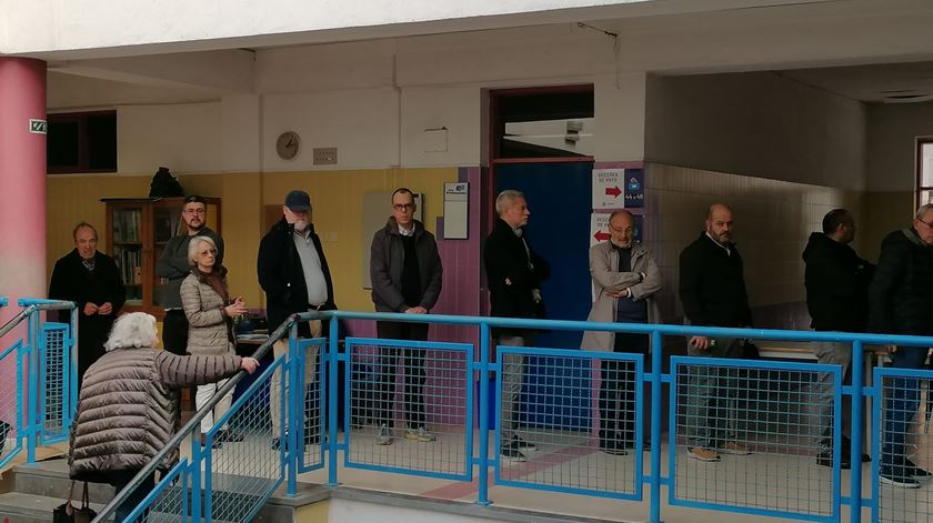 Jovem que se estreou a votar: "Estava nervosa e com receio de fazer a escolha errada"