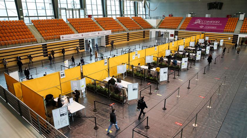 Está em isolamento? Explicamos como pode ir votar