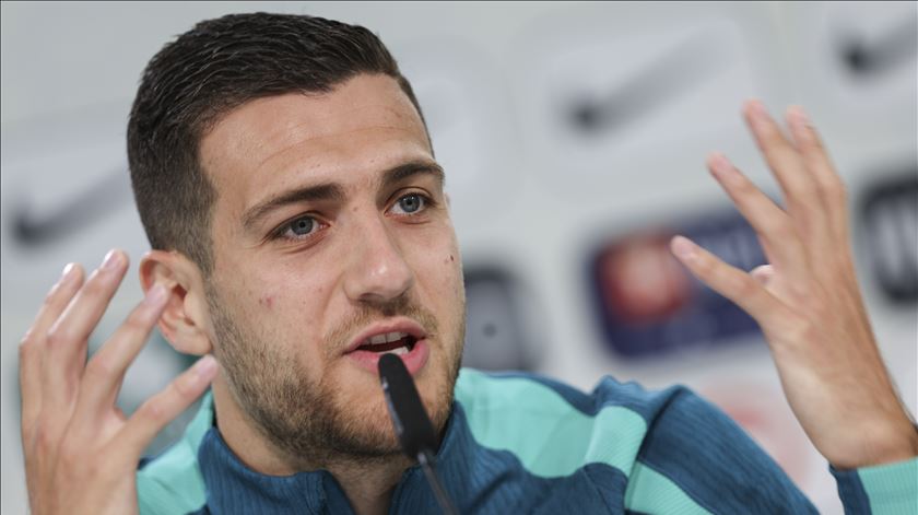 Dalot está "mais maduro" para ajudar Portugal no Mundial Dalot está "mais maduro" para ajudar Portugal no Mundial