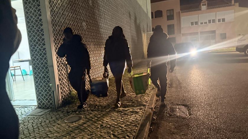 Igreja do Catujal tem "miminhos" no Natal para as famílias. "É uma ajuda extra que a paróquia nos dá"