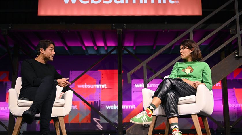 Inês Lopes Gonçalves conversa com o ator Ricardo Pereira no palco Content Makers foto: Harry Murphy Web Summit via Sportsfile