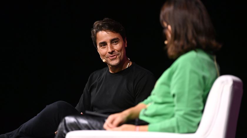 Inês Lopes Gonçalves conversa com o ator Ricardo Pereira no palco Content Makers foto: Harry Murphy Web Summit via Sportsfile