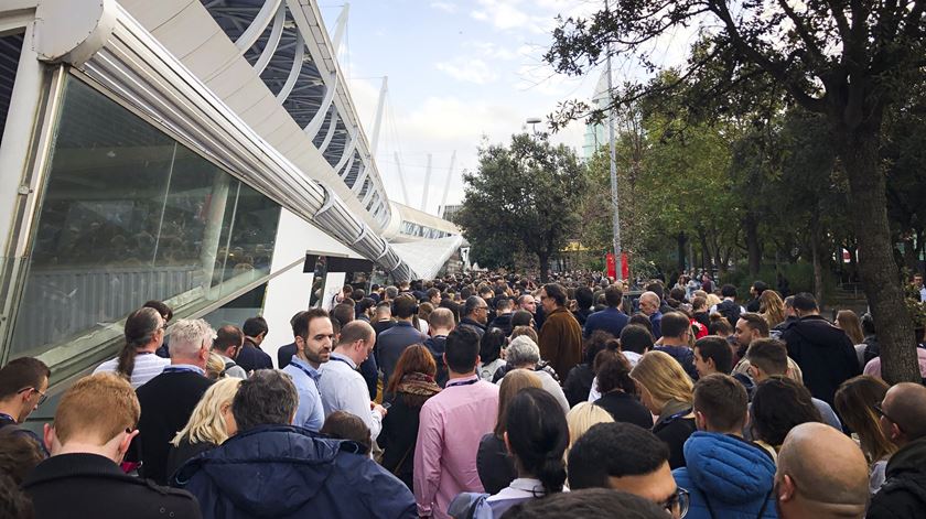 Fila de entrada no palco central a dez minutos do arranque da Web Summit. Foto: José Pedro Frazão/RR