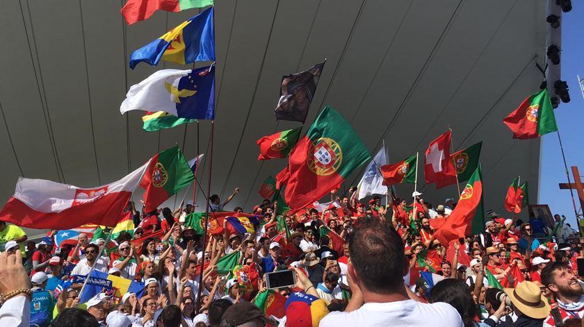 Festa jovens portugueses na missa de encerramento da Jornada Mundial da Juventude no Panamá JMJ