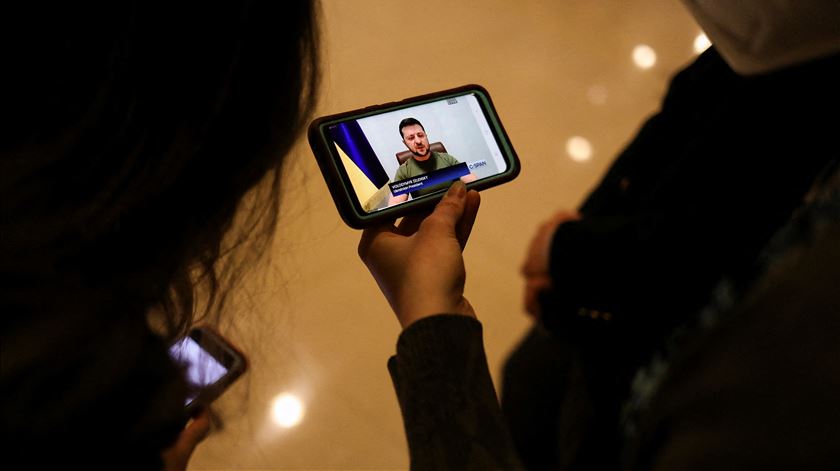 Stress induzido por notícias da guerra: "Tudo isto é muito novo e bárbaro ao mesmo tempo"