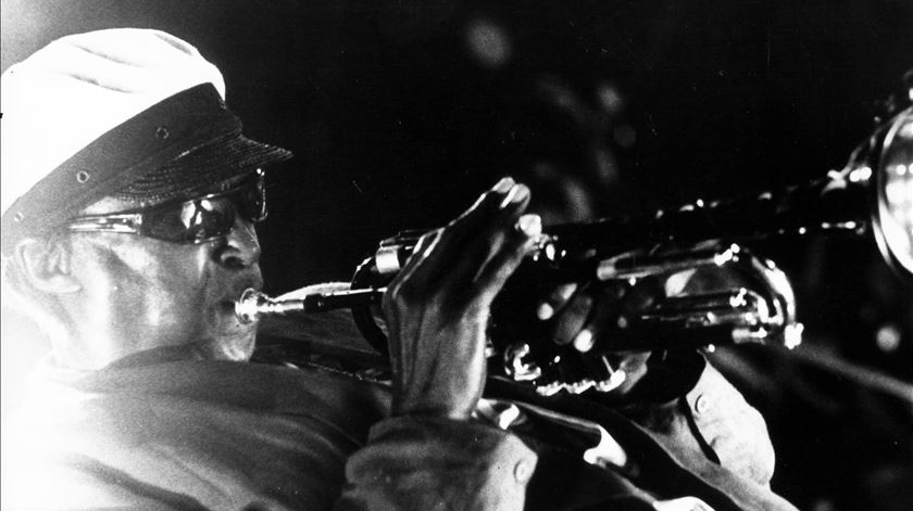 Miles Davis. Nasceu há 100 anos um "visionário" que é "intrínseco" a qualquer artista de jazz Miles Davis. Nasceu há 100 anos um "visionário" que é "intrínseco" a qualquer artista de jazz